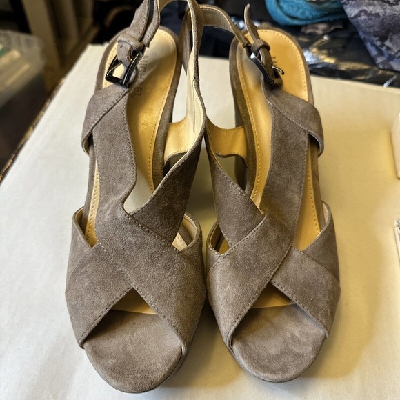 Michael Kors Shoes - 👡 NEW $135 Michael Kors Becky Taupe Suede Platform Wedge Heel Sandals Sz 8M 👡